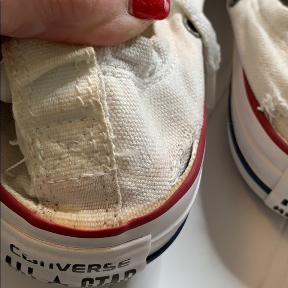 Converse All Star White low profile w red accents. CON0339 - Picture 5 of 10